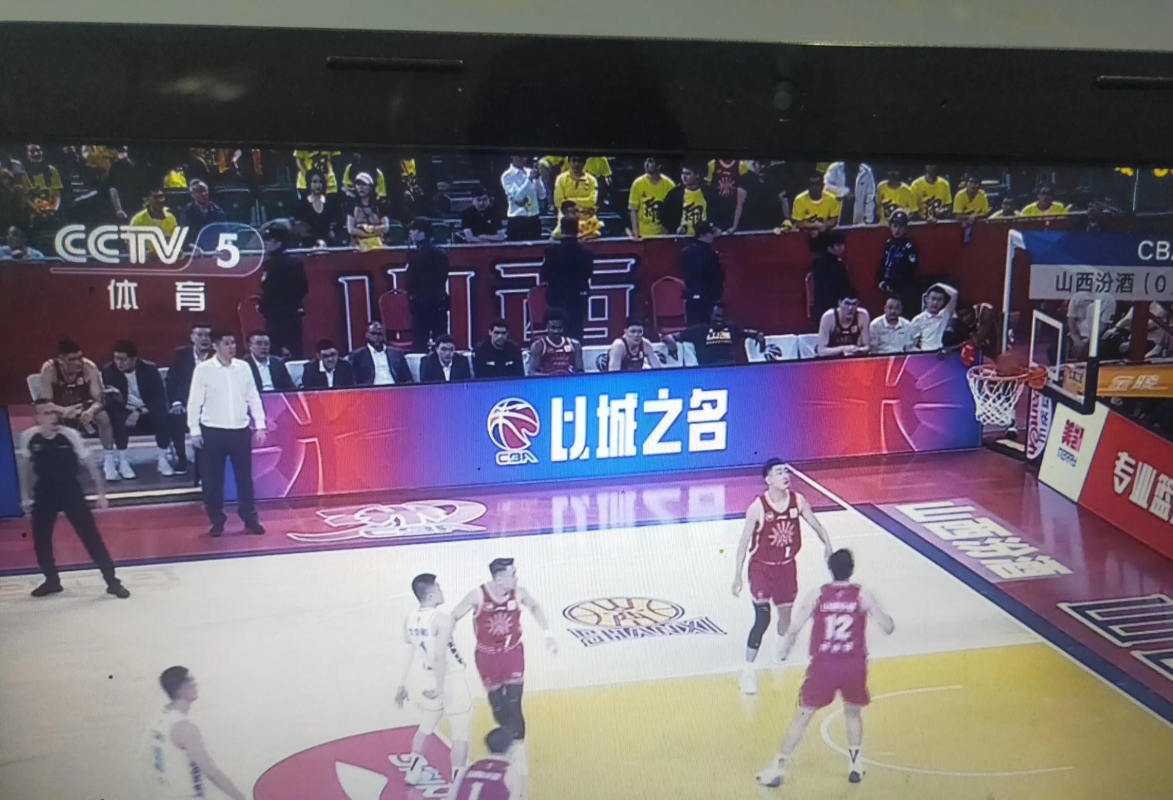 季后赛悬念不断，各队备战如火如荼