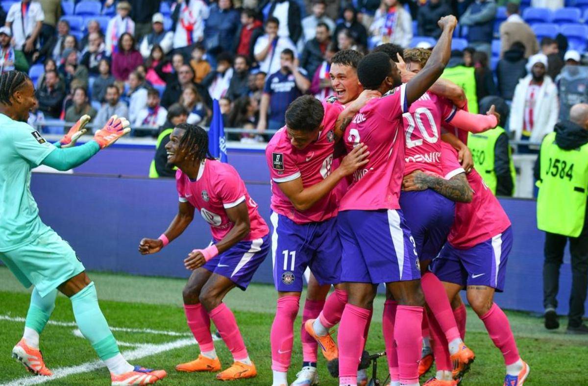 包含罗马球员集体绝杀，逆转比赛晋级下一轮的词条