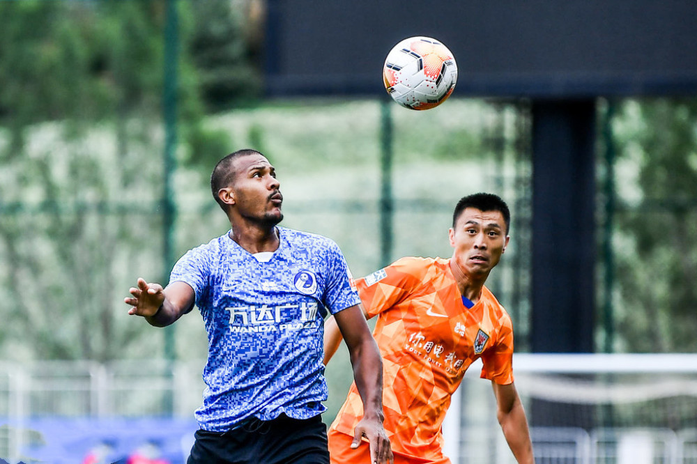 包含桑普多利亚前锋上演帽子戏法，助球队逆转胜利的词条