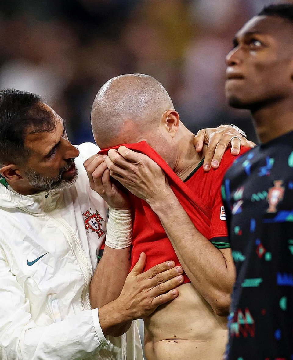 包含足球奇迹诞生,比赛场面激动人心感动泪目的词条 包含足球奇迹诞生,比赛场面激动人心感动泪目的词条