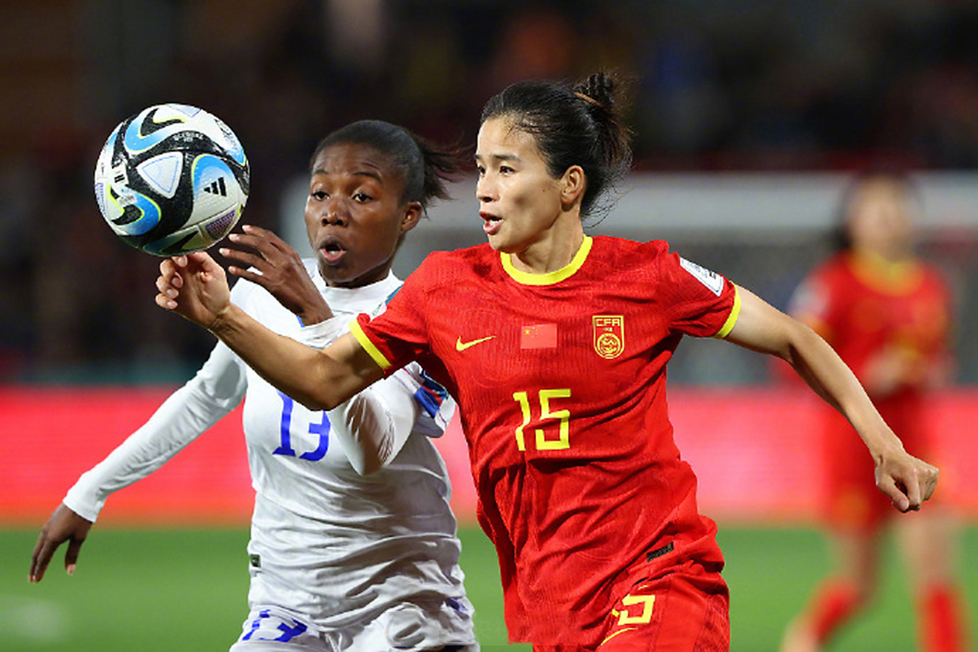 中国女足队再度登顶足球世界杯冠军 中国女足队再度登顶足球世界杯冠军